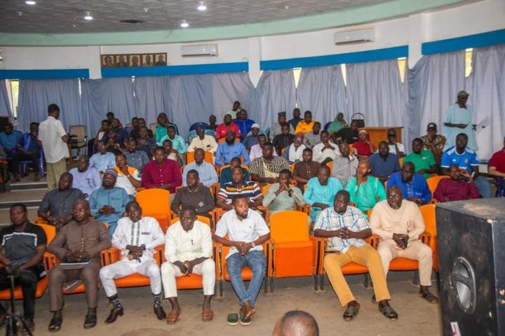 Salle comble lors d'une rencontre des gérants de Wi-Fi Zones